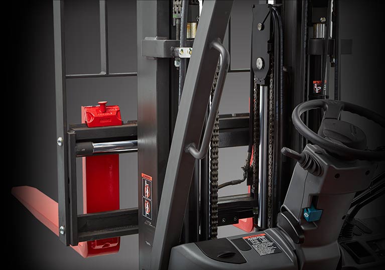 Raymond forklift with integral sideshift