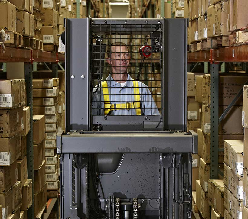 Raymond 5000 Series Order picker truck clear view mast