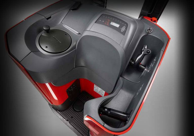 Forklift truck, stand up reach forklift compartment