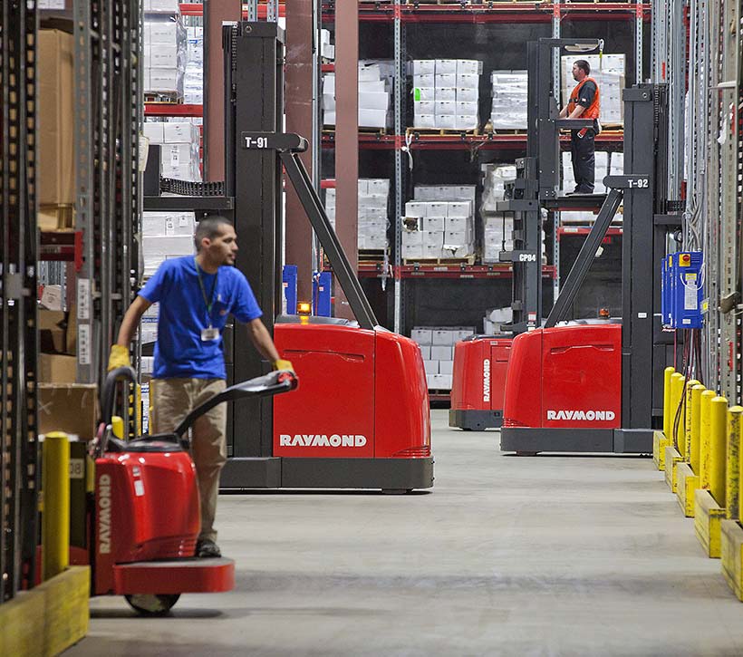 Raymond 9000 Series Swing Reach Truck Programmable Performance Feature